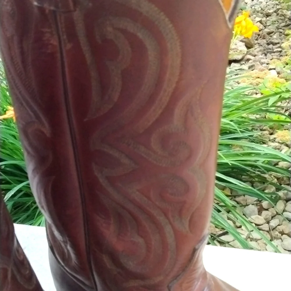Mens Tony Lama Western boot, size 8.5 D